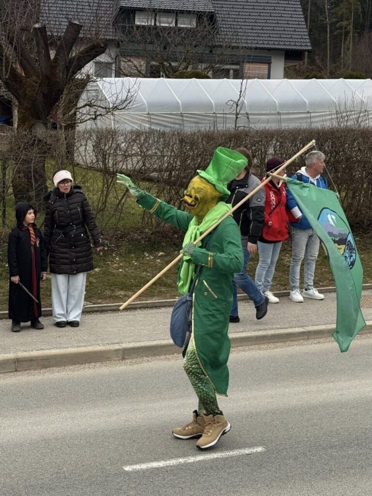 News from far below: "Do you think I served my time?" STARWHEEL News from far below: "Do you think I served my time?" STARWHEEL